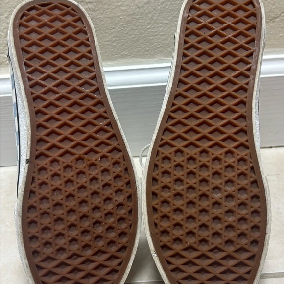 Vans Black and White Sneakers Iconic Style Durable Build - Picture 7 of 7